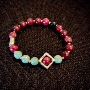 Handcrafted genuine gemstones bracelet.